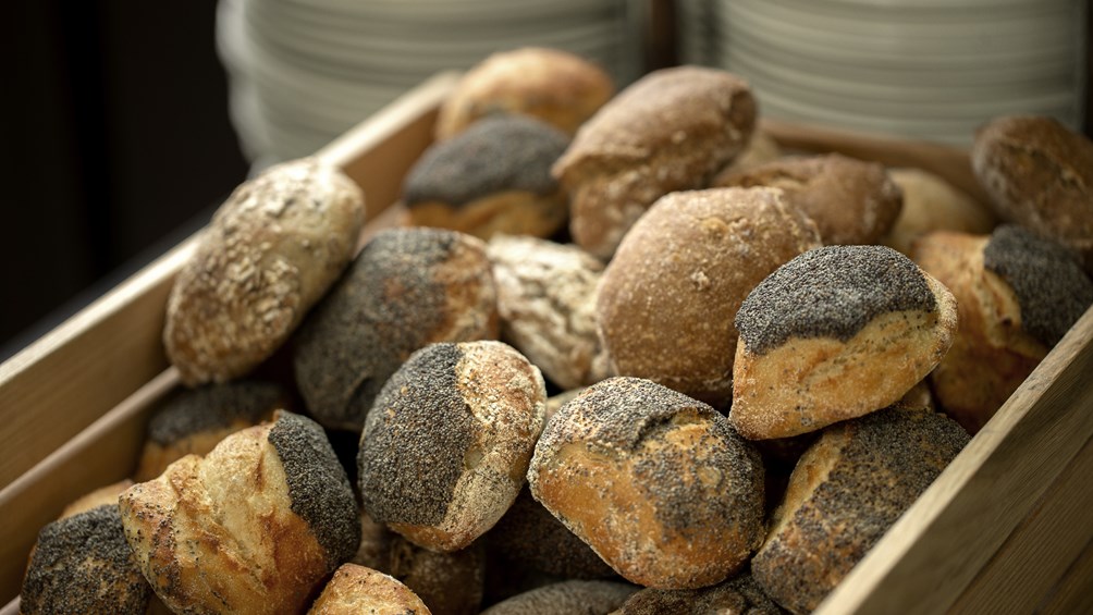Friskbagt brød til morgenmad på hotel Wakeup Copenhagen